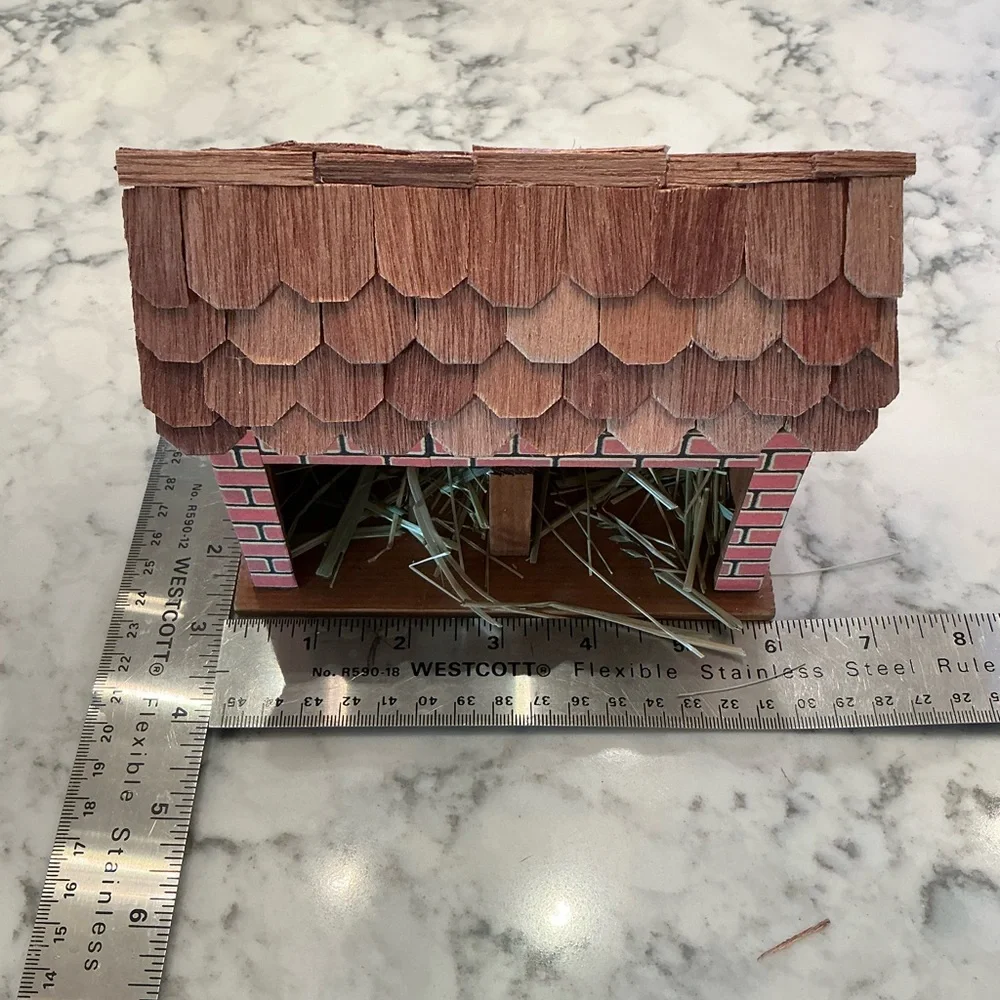 Rustic small barn - Brown and Red